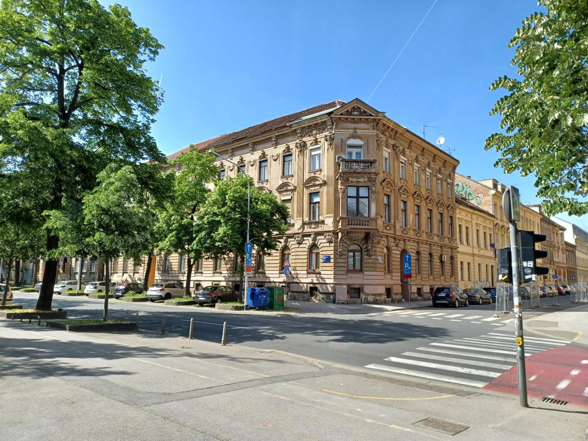 Apartment Theatrum *